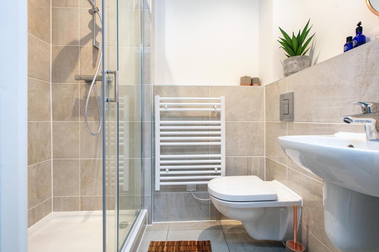 City Centre - Free Parking - Stylish 2 Bedroom Apartment Bristol Exterior foto